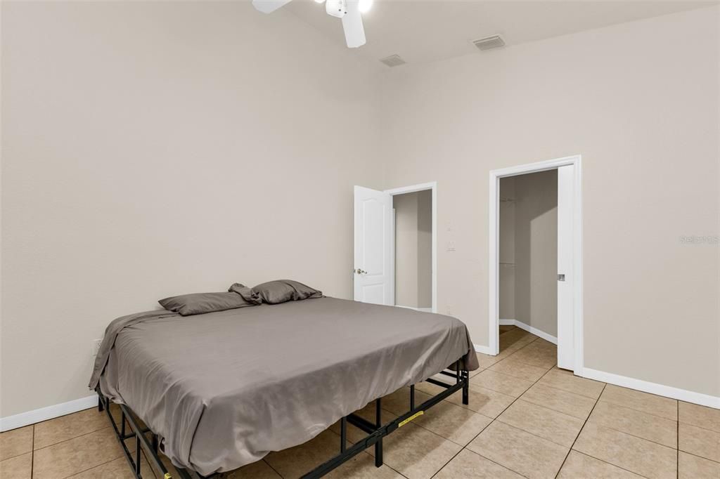 For Sale: $489,400 (4 beds, 3 baths, 4060 Square Feet)