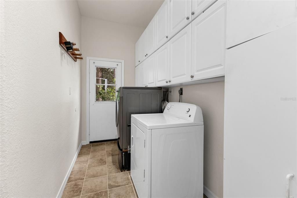 For Sale: $489,400 (4 beds, 3 baths, 4060 Square Feet)