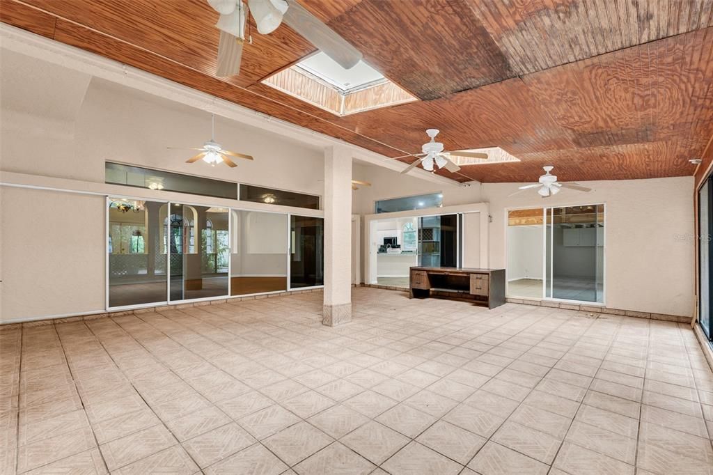 For Sale: $489,400 (4 beds, 3 baths, 4060 Square Feet)