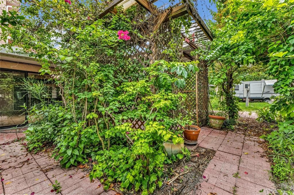 For Sale: $489,400 (4 beds, 3 baths, 4060 Square Feet)