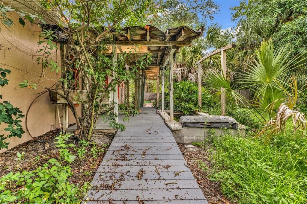 For Sale: $489,400 (4 beds, 3 baths, 4060 Square Feet)