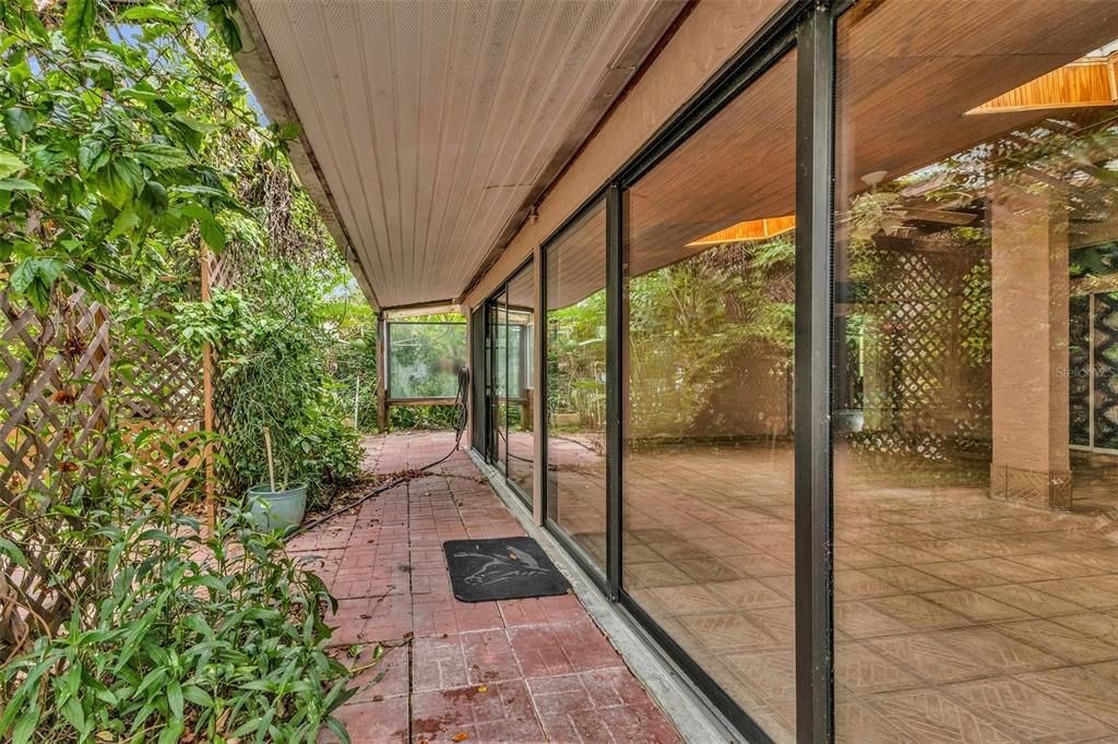 For Sale: $489,400 (4 beds, 3 baths, 4060 Square Feet)