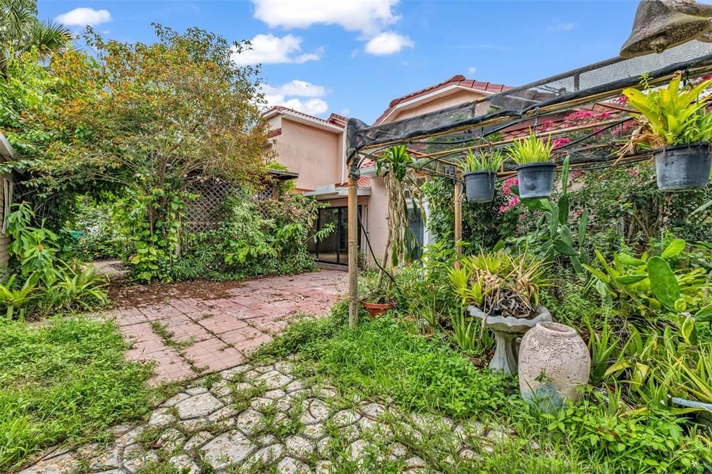For Sale: $489,400 (4 beds, 3 baths, 4060 Square Feet)