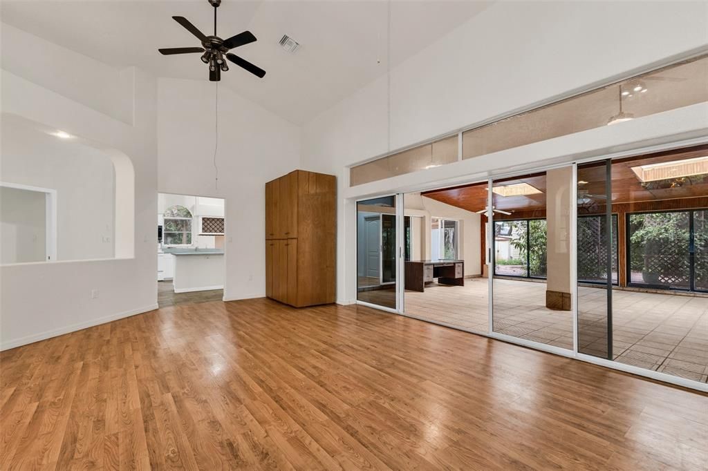 For Sale: $489,400 (4 beds, 3 baths, 4060 Square Feet)