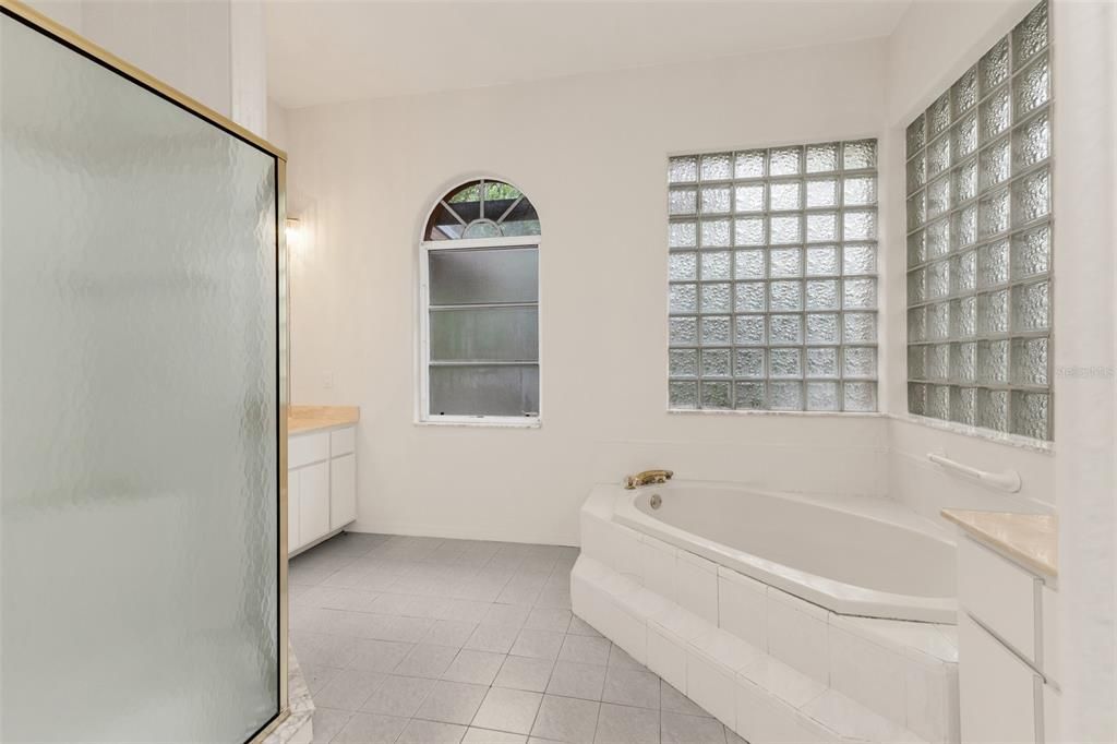 For Sale: $489,400 (4 beds, 3 baths, 4060 Square Feet)