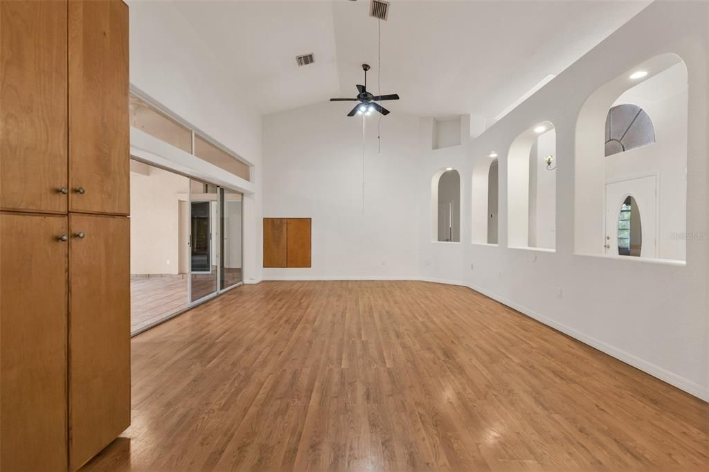 For Sale: $489,400 (4 beds, 3 baths, 4060 Square Feet)