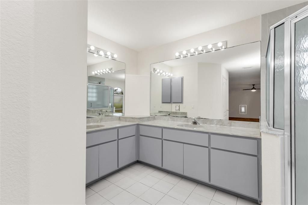 For Sale: $489,400 (4 beds, 3 baths, 4060 Square Feet)