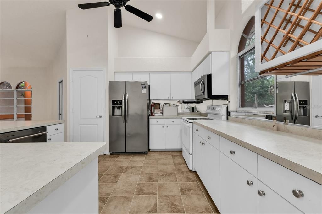 For Sale: $489,400 (4 beds, 3 baths, 4060 Square Feet)