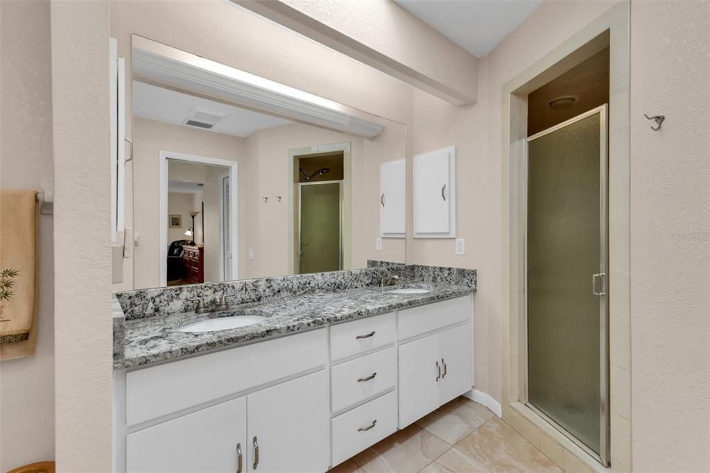 En Venta: $669,400 (3 camas, 2 baños, 2294 Pies cuadrados)