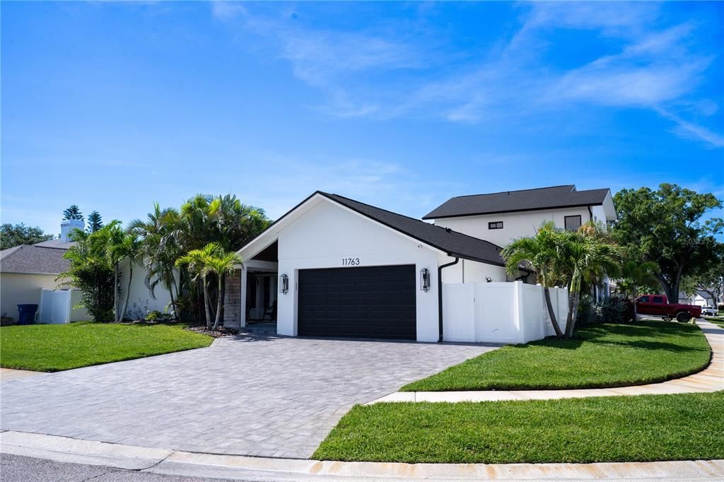For Sale: $1,200,000 (6 beds, 3 baths, 3450 Square Feet)