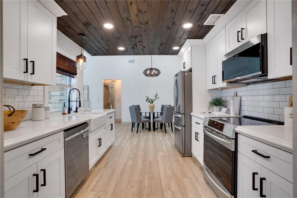 For Sale: $1,200,000 (6 beds, 3 baths, 3450 Square Feet)