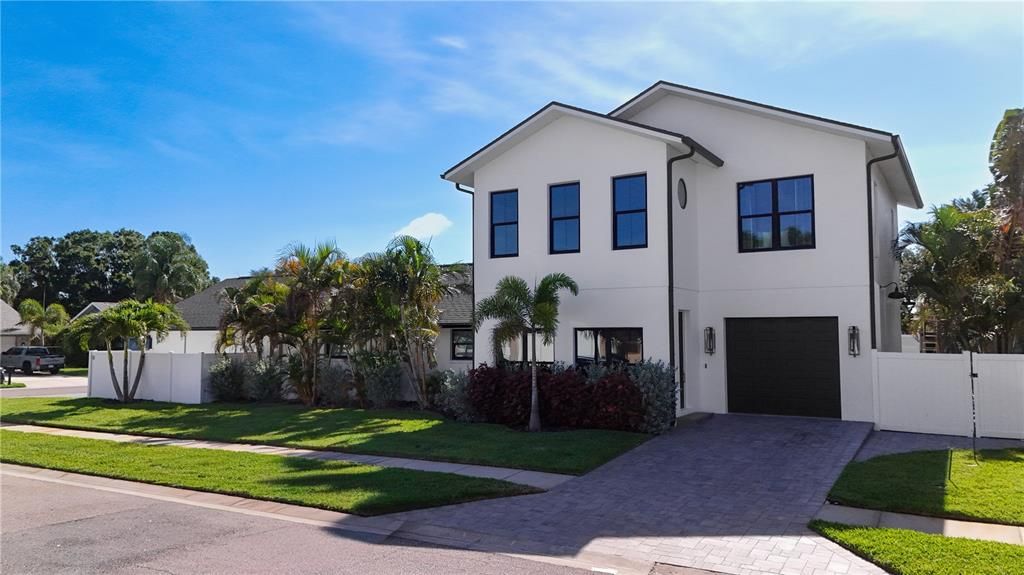 For Sale: $1,200,000 (6 beds, 3 baths, 3450 Square Feet)