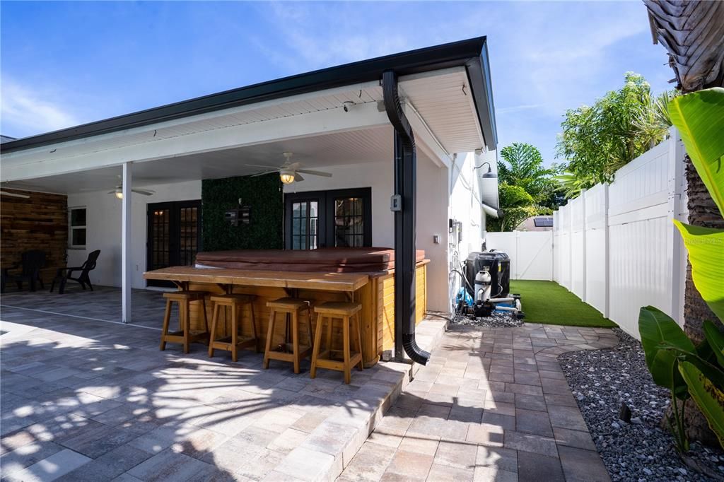 For Sale: $1,200,000 (6 beds, 3 baths, 3450 Square Feet)
