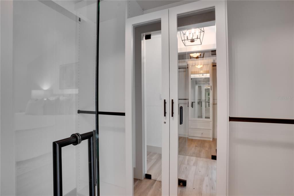 For Sale: $1,200,000 (6 beds, 3 baths, 3450 Square Feet)