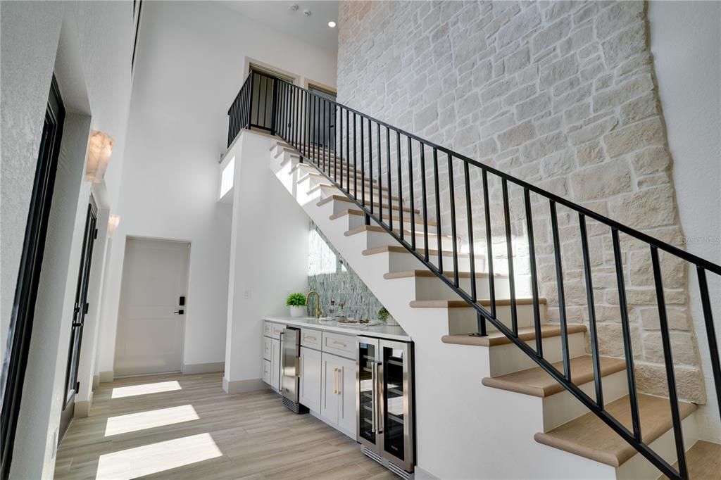 For Sale: $1,200,000 (6 beds, 3 baths, 3450 Square Feet)