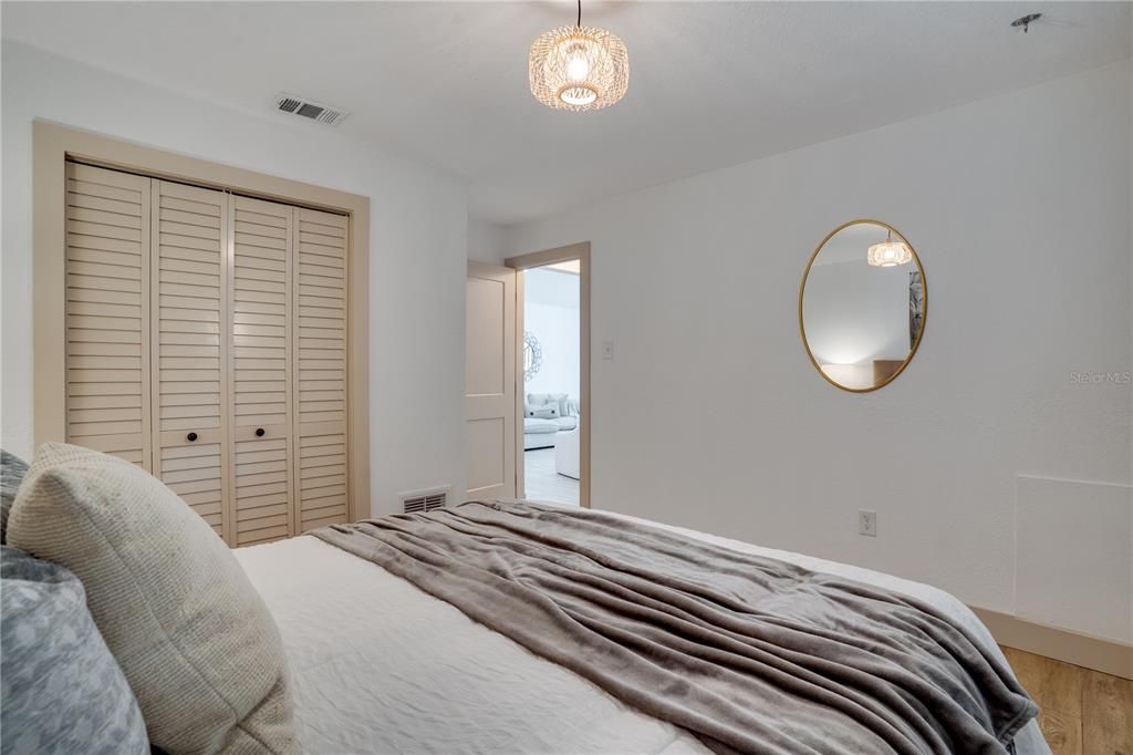 For Sale: $1,200,000 (6 beds, 3 baths, 3450 Square Feet)