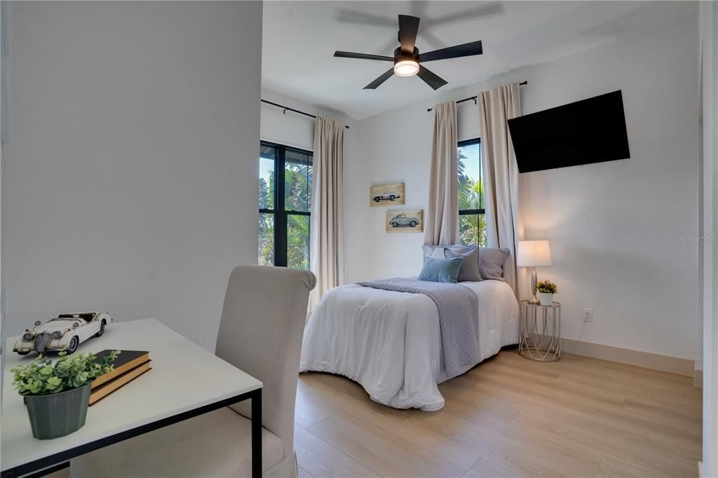 For Sale: $1,200,000 (6 beds, 3 baths, 3450 Square Feet)