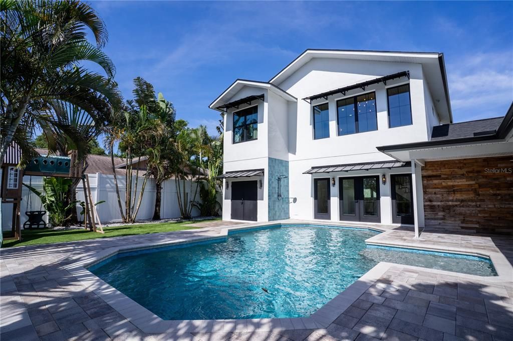 For Sale: $1,200,000 (6 beds, 3 baths, 3450 Square Feet)