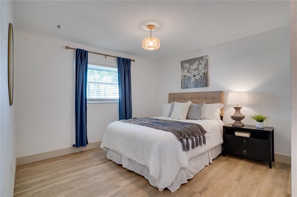 For Sale: $1,200,000 (6 beds, 3 baths, 3450 Square Feet)