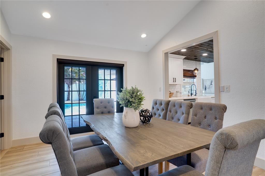 For Sale: $1,200,000 (6 beds, 3 baths, 3450 Square Feet)
