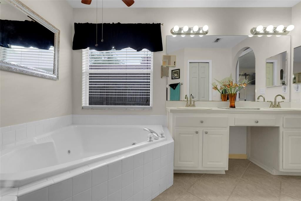 For Sale: $385,000 (3 beds, 2 baths, 1581 Square Feet)