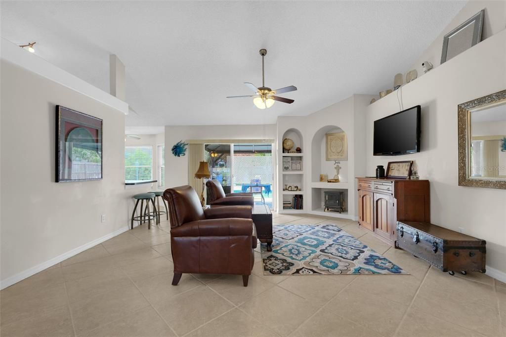 For Sale: $385,000 (3 beds, 2 baths, 1581 Square Feet)