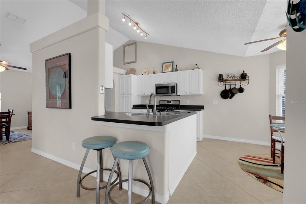 For Sale: $385,000 (3 beds, 2 baths, 1581 Square Feet)
