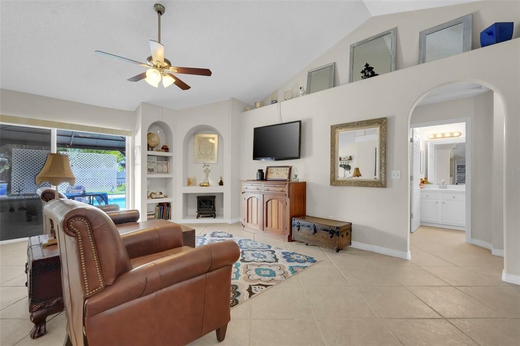 For Sale: $385,000 (3 beds, 2 baths, 1581 Square Feet)