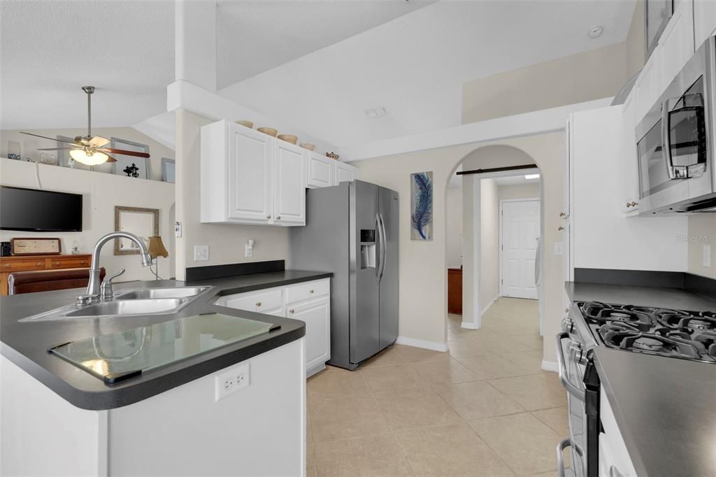 For Sale: $385,000 (3 beds, 2 baths, 1581 Square Feet)