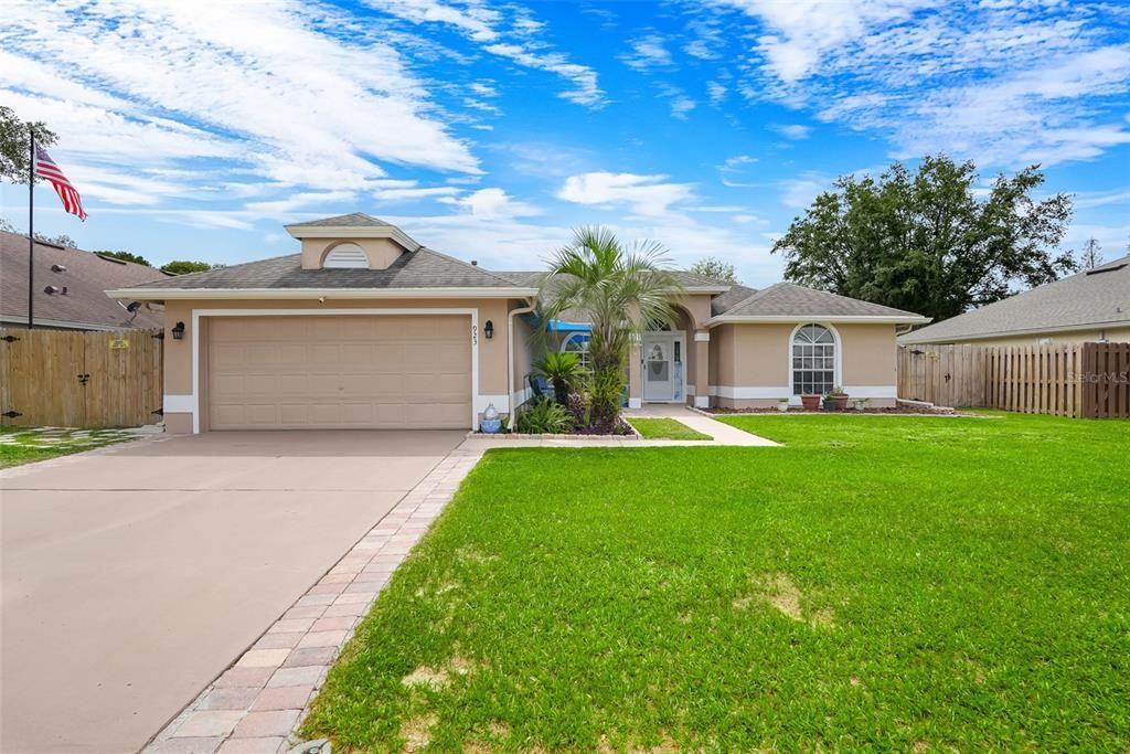 For Sale: $385,000 (3 beds, 2 baths, 1581 Square Feet)