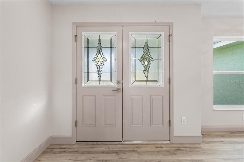 For Sale: $329,900 (3 beds, 2 baths, 1723 Square Feet)