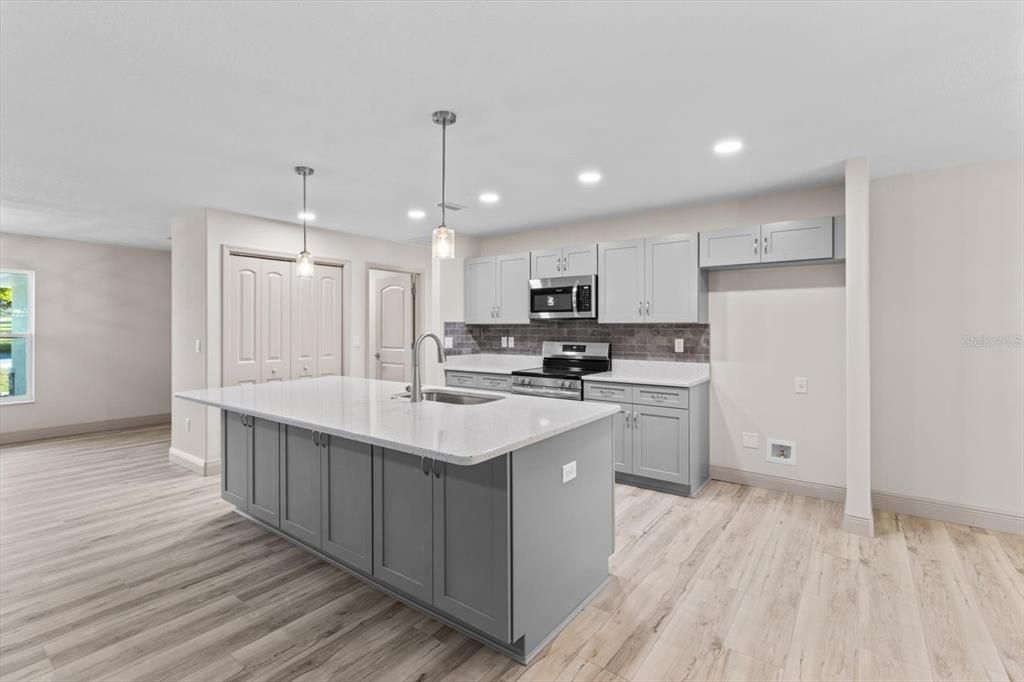 For Sale: $329,900 (3 beds, 2 baths, 1723 Square Feet)