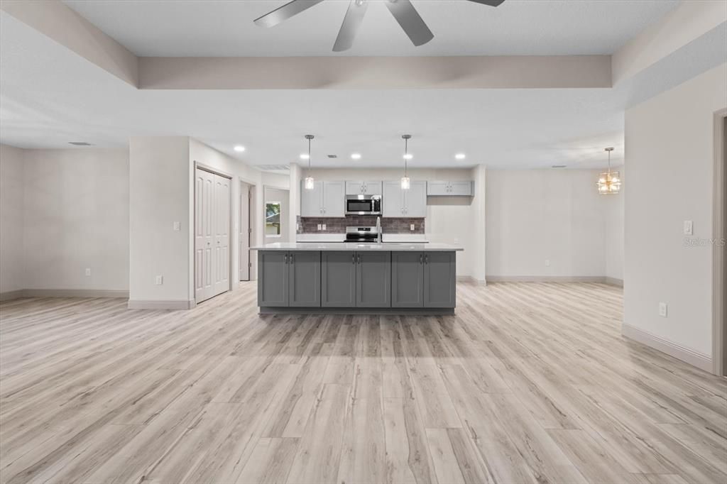 For Sale: $329,900 (3 beds, 2 baths, 1723 Square Feet)