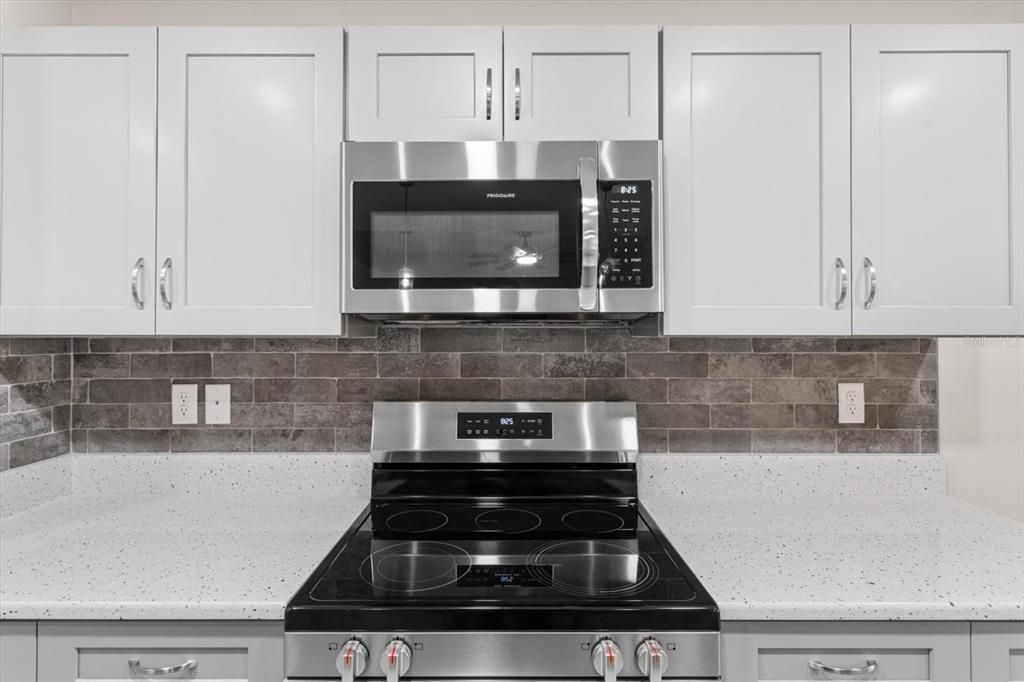 For Sale: $329,900 (3 beds, 2 baths, 1723 Square Feet)