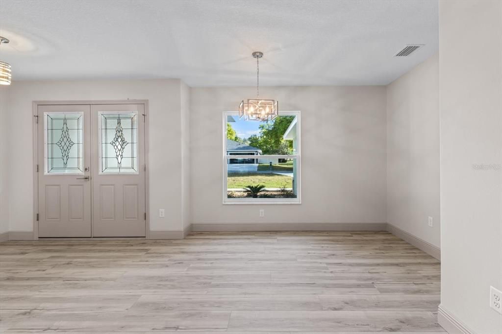 For Sale: $329,900 (3 beds, 2 baths, 1723 Square Feet)