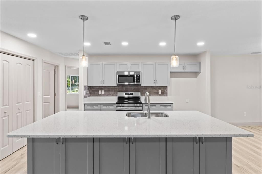 For Sale: $329,900 (3 beds, 2 baths, 1723 Square Feet)