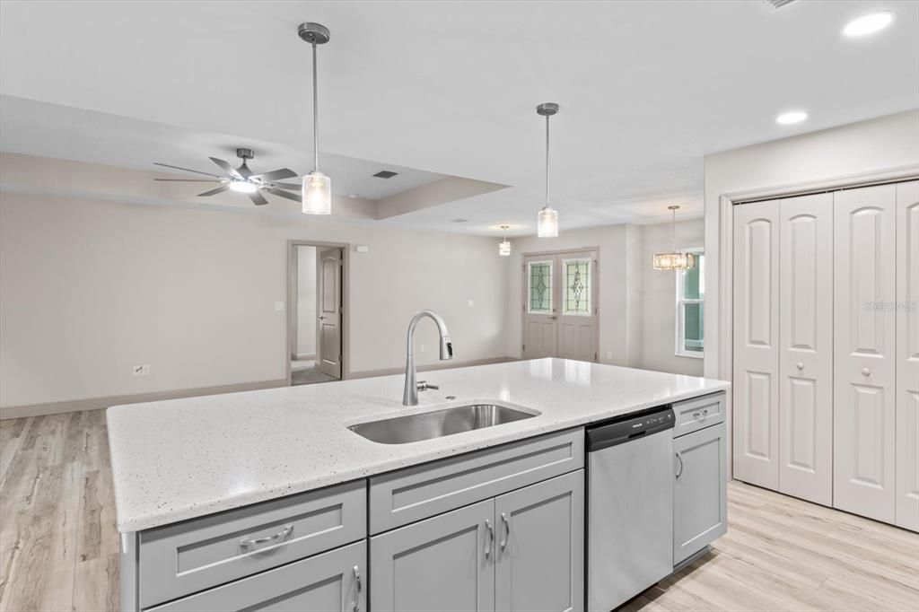 For Sale: $329,900 (3 beds, 2 baths, 1723 Square Feet)