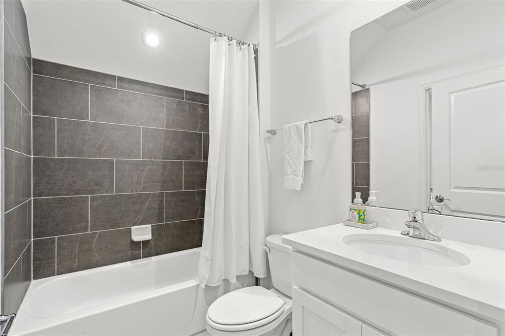 На продажу: $499,999 (5 спален, 4 ванн, 2892 Квадратных фут)