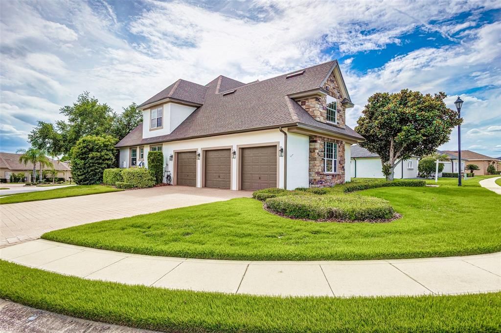 For Sale: $1,099,900 (5 beds, 5 baths, 3890 Square Feet)