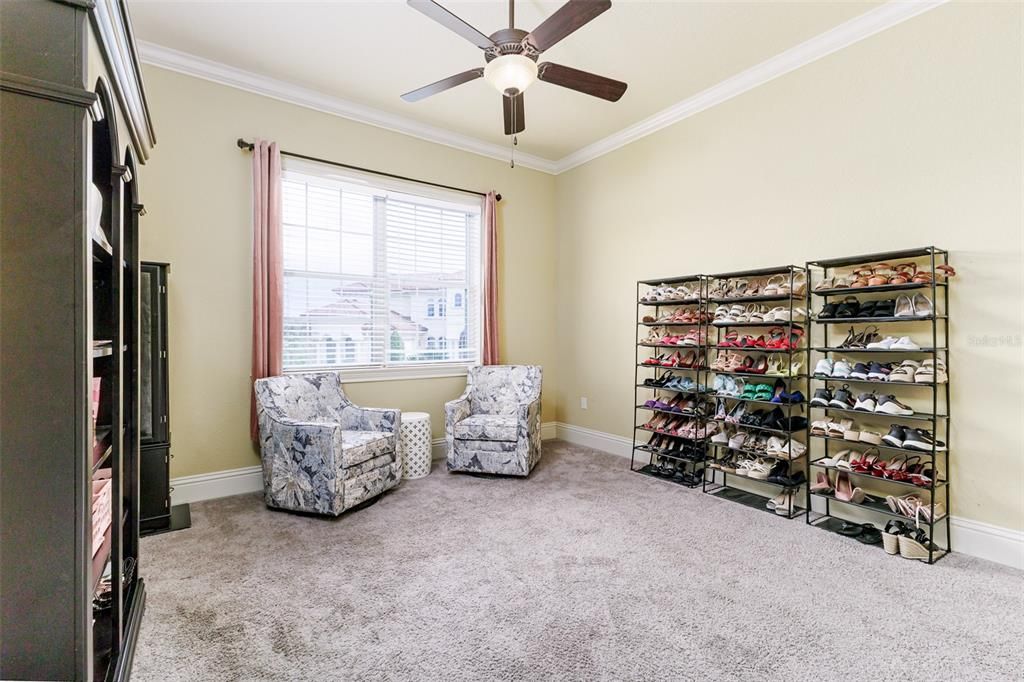 For Sale: $1,099,900 (5 beds, 5 baths, 3890 Square Feet)