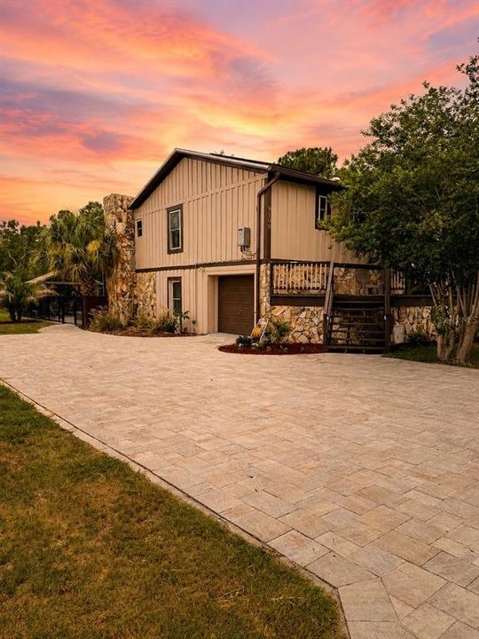 For Sale: $450,000 (3 beds, 3 baths, 2064 Square Feet)