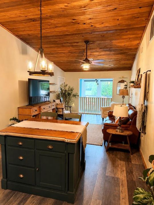 For Sale: $450,000 (3 beds, 3 baths, 2064 Square Feet)