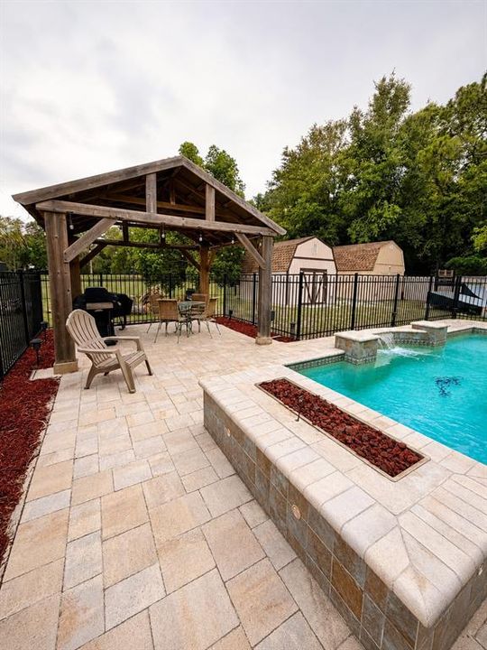 For Sale: $450,000 (3 beds, 3 baths, 2064 Square Feet)