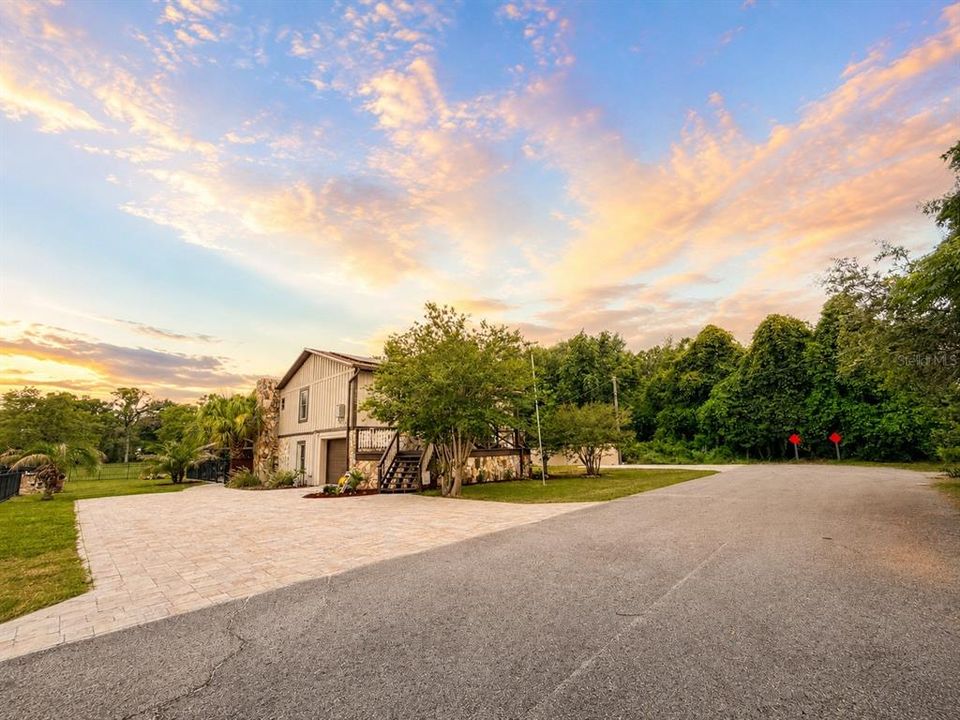For Sale: $450,000 (3 beds, 3 baths, 2064 Square Feet)