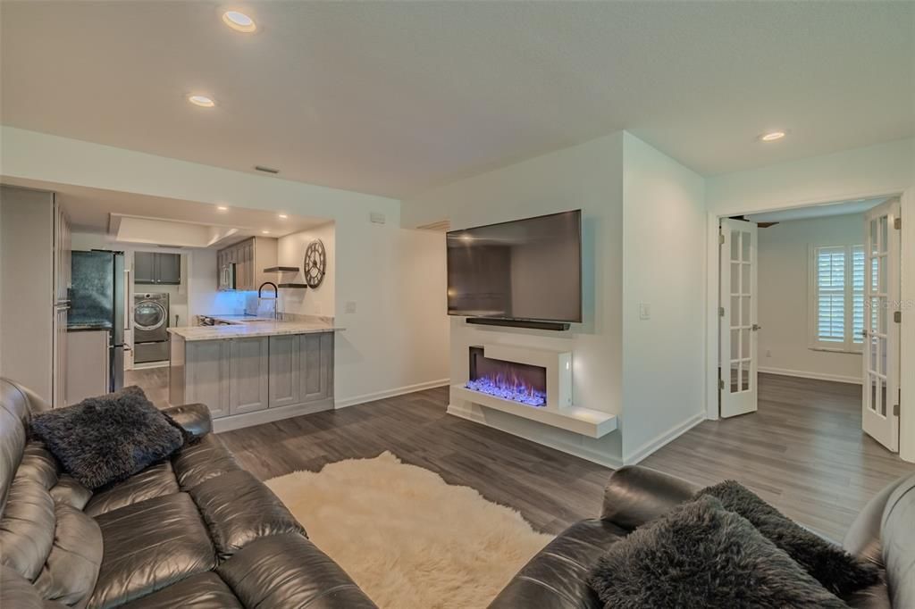 For Sale: $275,000 (2 beds, 2 baths, 1487 Square Feet)