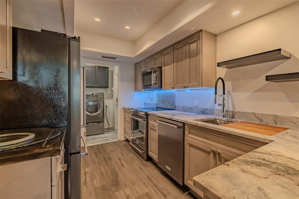 For Sale: $275,000 (2 beds, 2 baths, 1487 Square Feet)