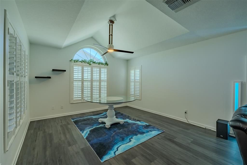 For Sale: $275,000 (2 beds, 2 baths, 1487 Square Feet)