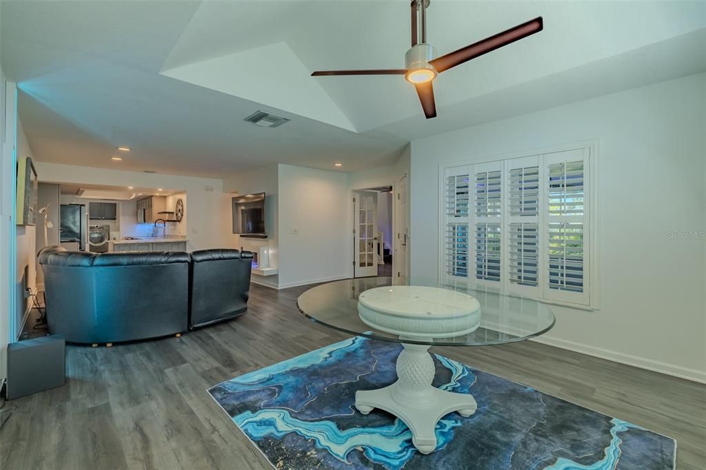 For Sale: $275,000 (2 beds, 2 baths, 1487 Square Feet)