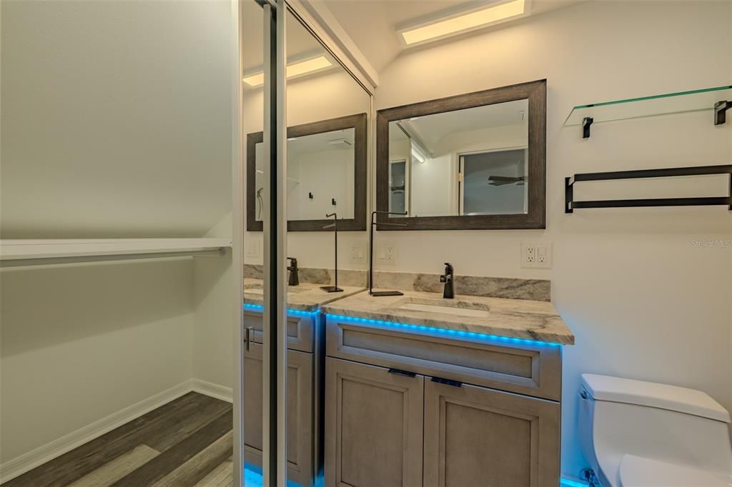 For Sale: $275,000 (2 beds, 2 baths, 1487 Square Feet)