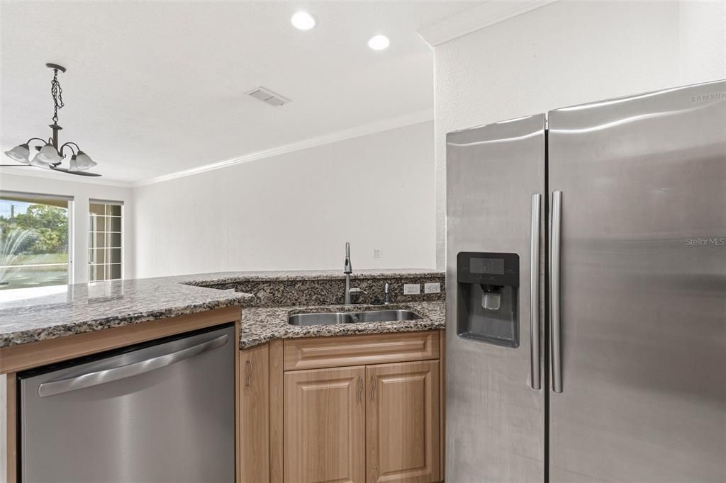 For Sale: $235,000 (2 beds, 2 baths, 1458 Square Feet)